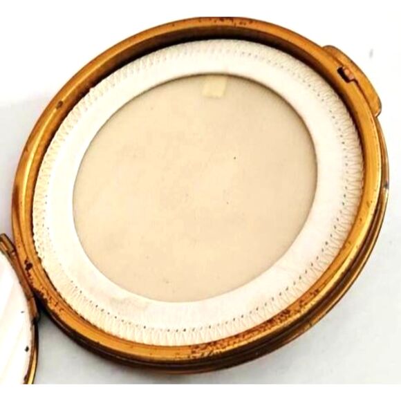 1940s Ladies Powder Compact, Rhinestone Flower Basket Design, 4 Inches - Picture 4 of 4